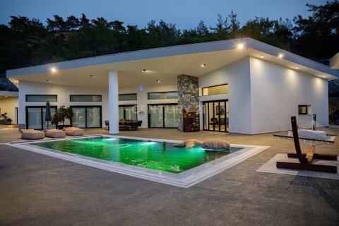6 bedrooms Bungalow in Louvaras, Limassol, Cyprus No. 53554