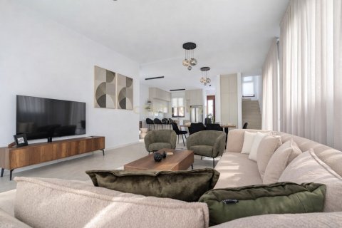 4 bedrooms Villa in Dromolaxia, Larnaka, Cyprus No. 55448
