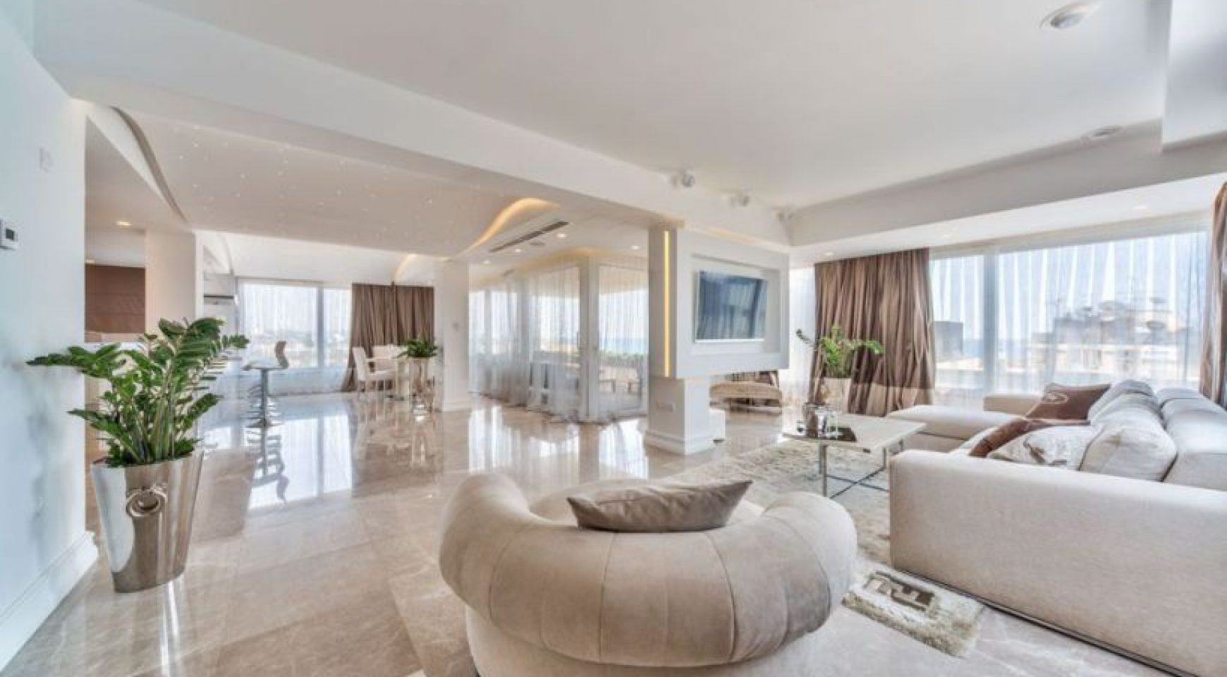 3 bedrooms Penthouse in Limassol, Cyprus No. 23669