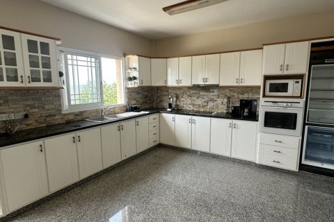 3 bedrooms Townhouse in Limassol, Cyprus No. 40152