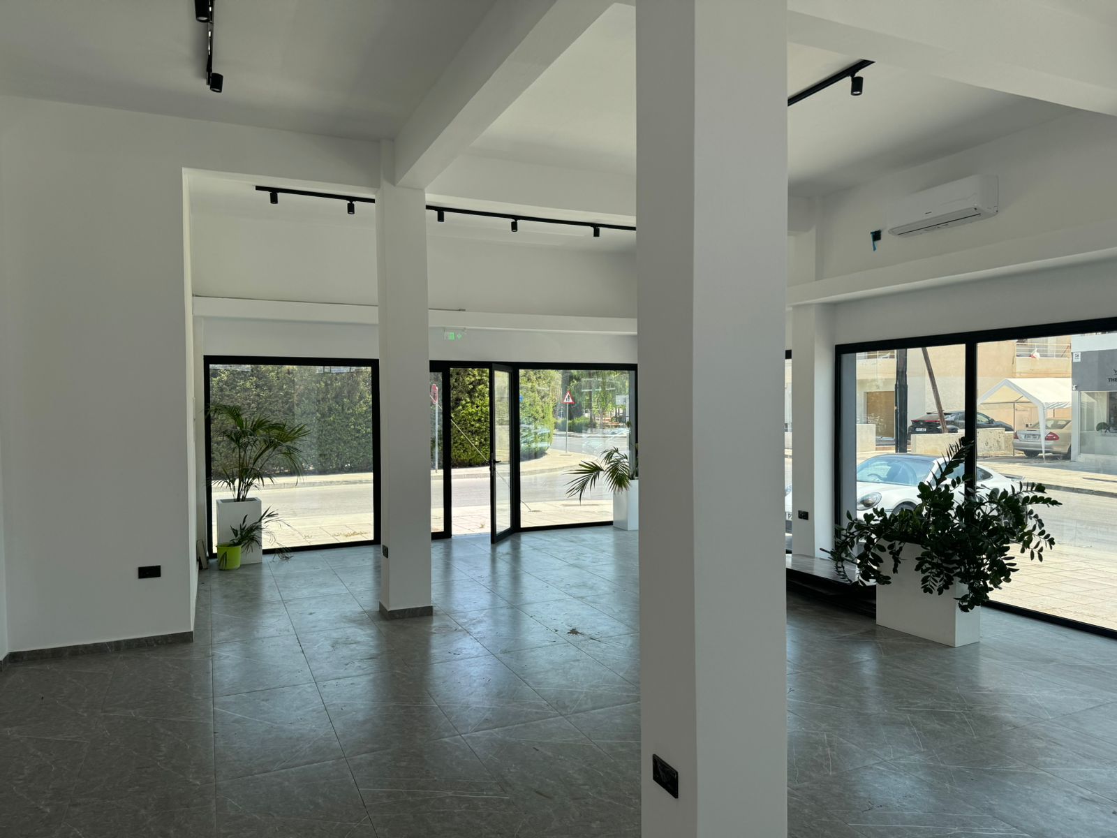 180m2 Local comercial en Mesa Geitonia, Limassol, Chipre No. 33848