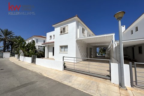 4 bedrooms Villa in Pernera, Ammochostos, Cyprus No. 40266