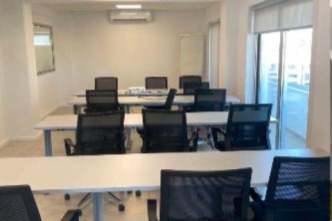 1778m2 Oficina en Larnaca, Larnaka, Chipre No. 39642