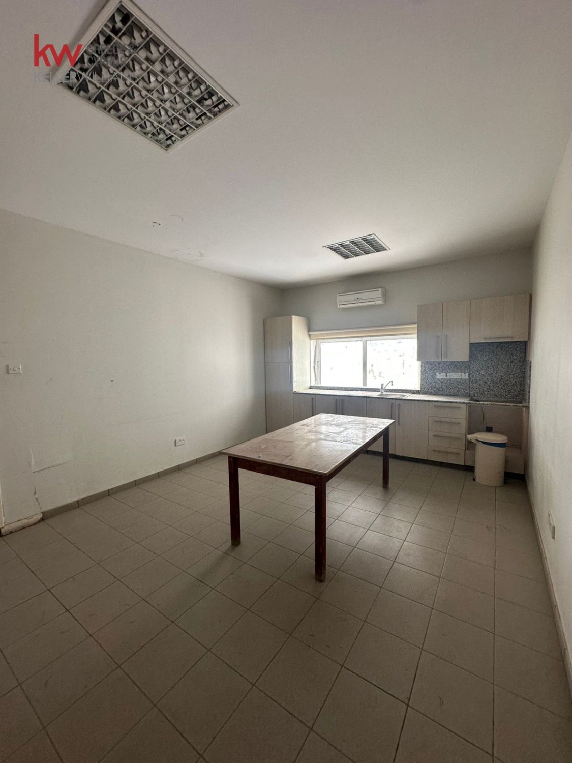 6 habitaciones Almacén en Larnaka, Chipre No. 40271