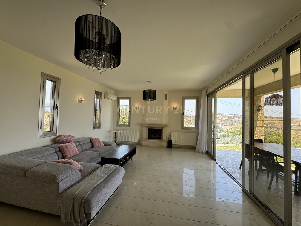 4 bedrooms Villa in Parekklisia, Limassol, Cyprus No. 54271