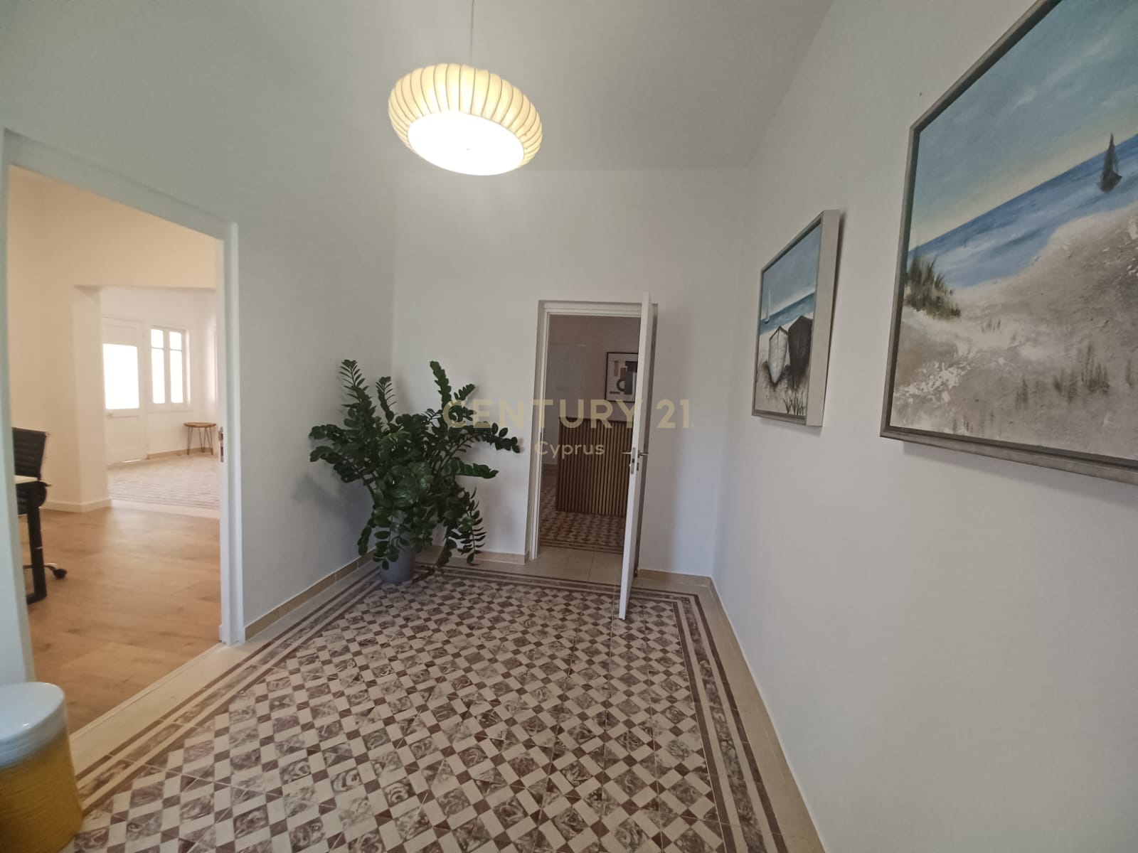 Офис 90м2 в Лимассол, Лимасол, Кипр № 57534
