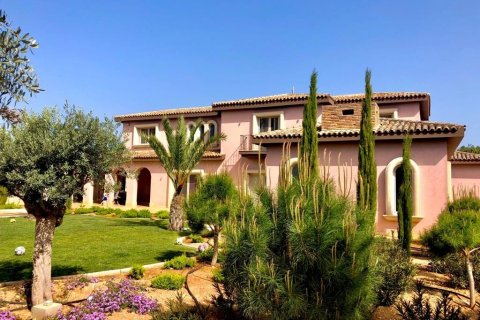 4 bedrooms Villa in Kato Polemidia, Limassol, Cyprus No. 6705