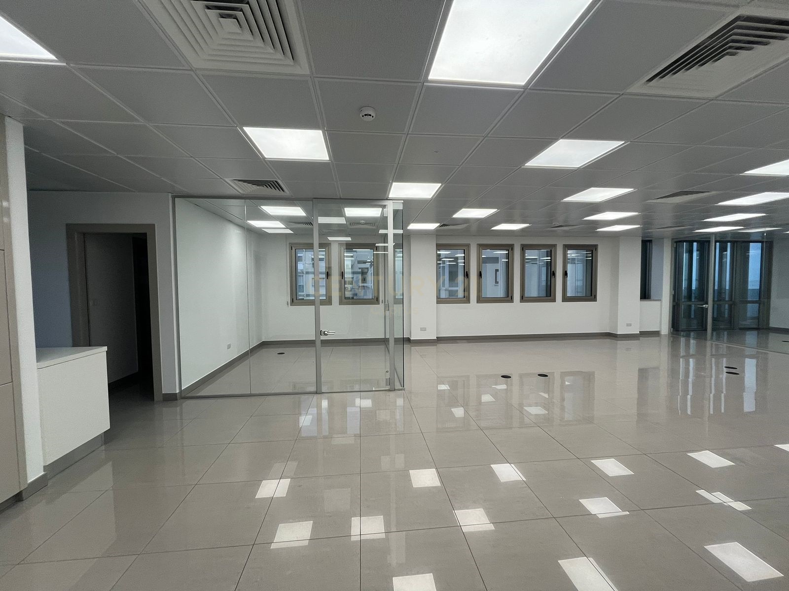 242m2 Oficina en Limassol, Chipre No. 54123