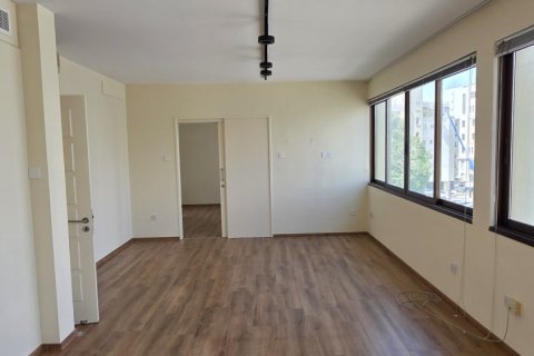 107m2 Oficina en Nicosia, Chipre No. 52506