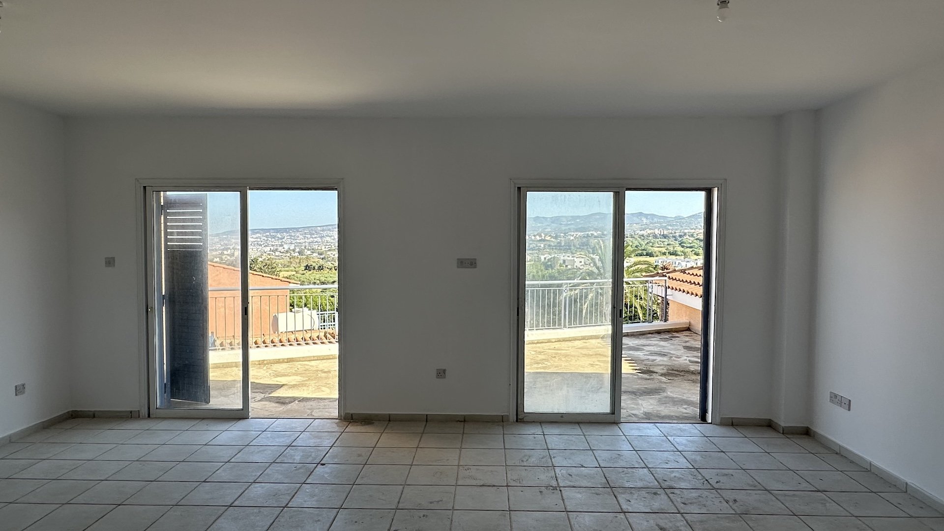 4 bedrooms Villa in Chloraka, Paphos, Cyprus No. 54806