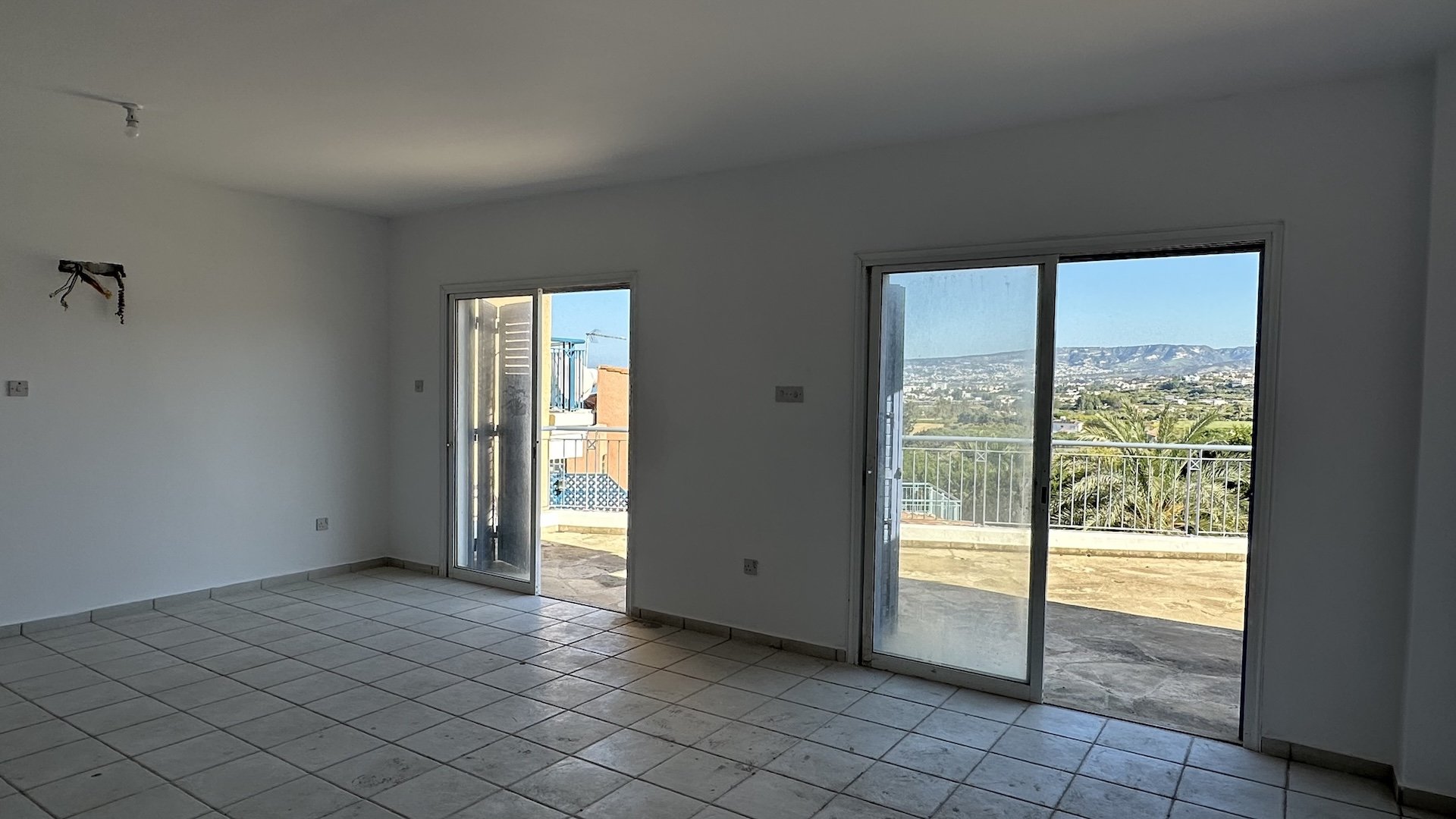 4 bedrooms Villa in Chloraka, Paphos, Cyprus No. 54806