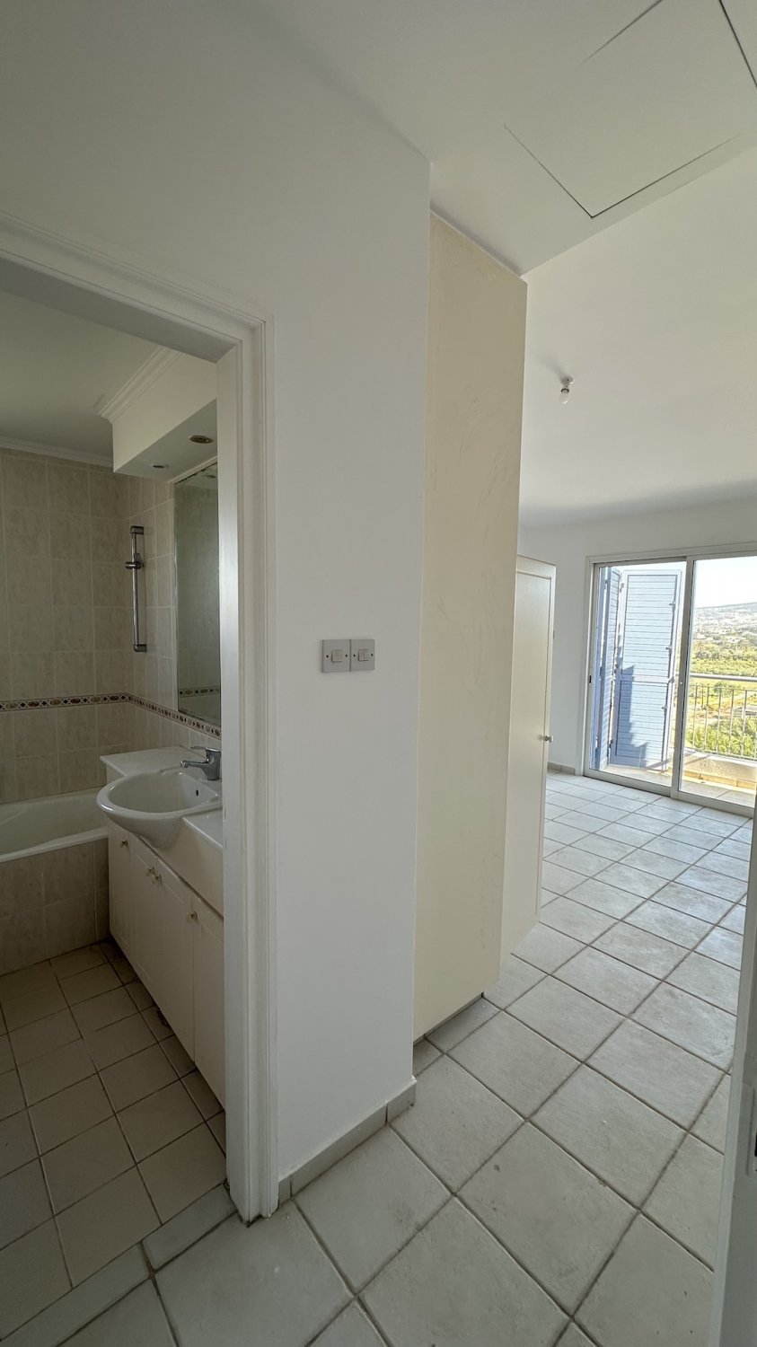 4 bedrooms Villa in Chloraka, Paphos, Cyprus No. 54806