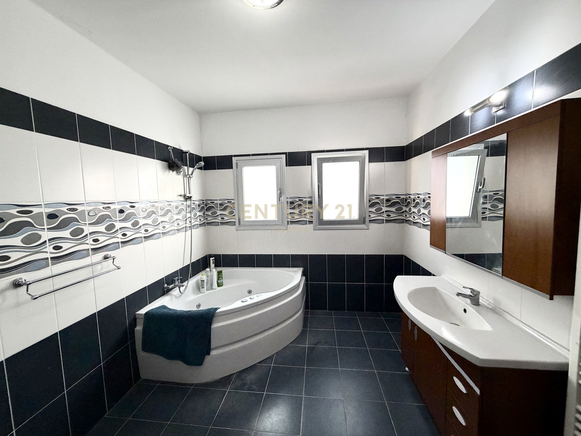5 bedrooms Villa in Limassol, Cyprus No. 53518
