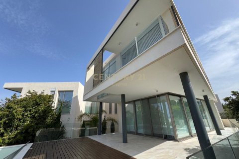 5 bedrooms Villa in Chloraka, Paphos, Cyprus No. 55782