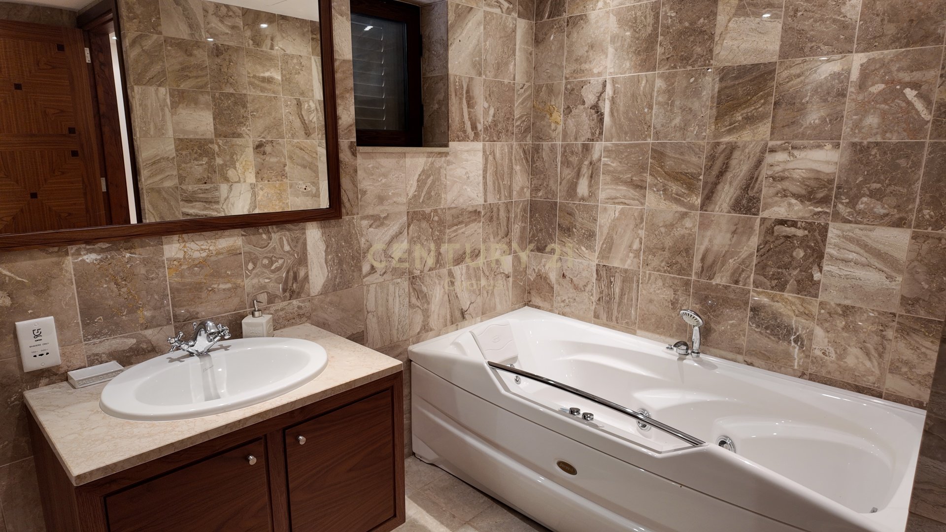 6 bedrooms Villa in Agios Tychonas, Limassol, Cyprus No. 53753