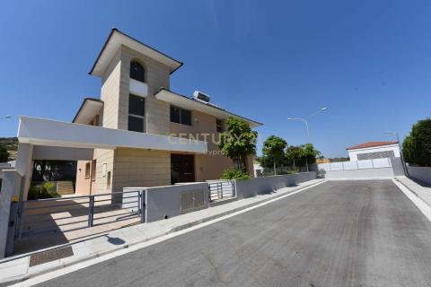 3 bedrooms Villa in Parekklisia, Limassol, Cyprus No. 55920