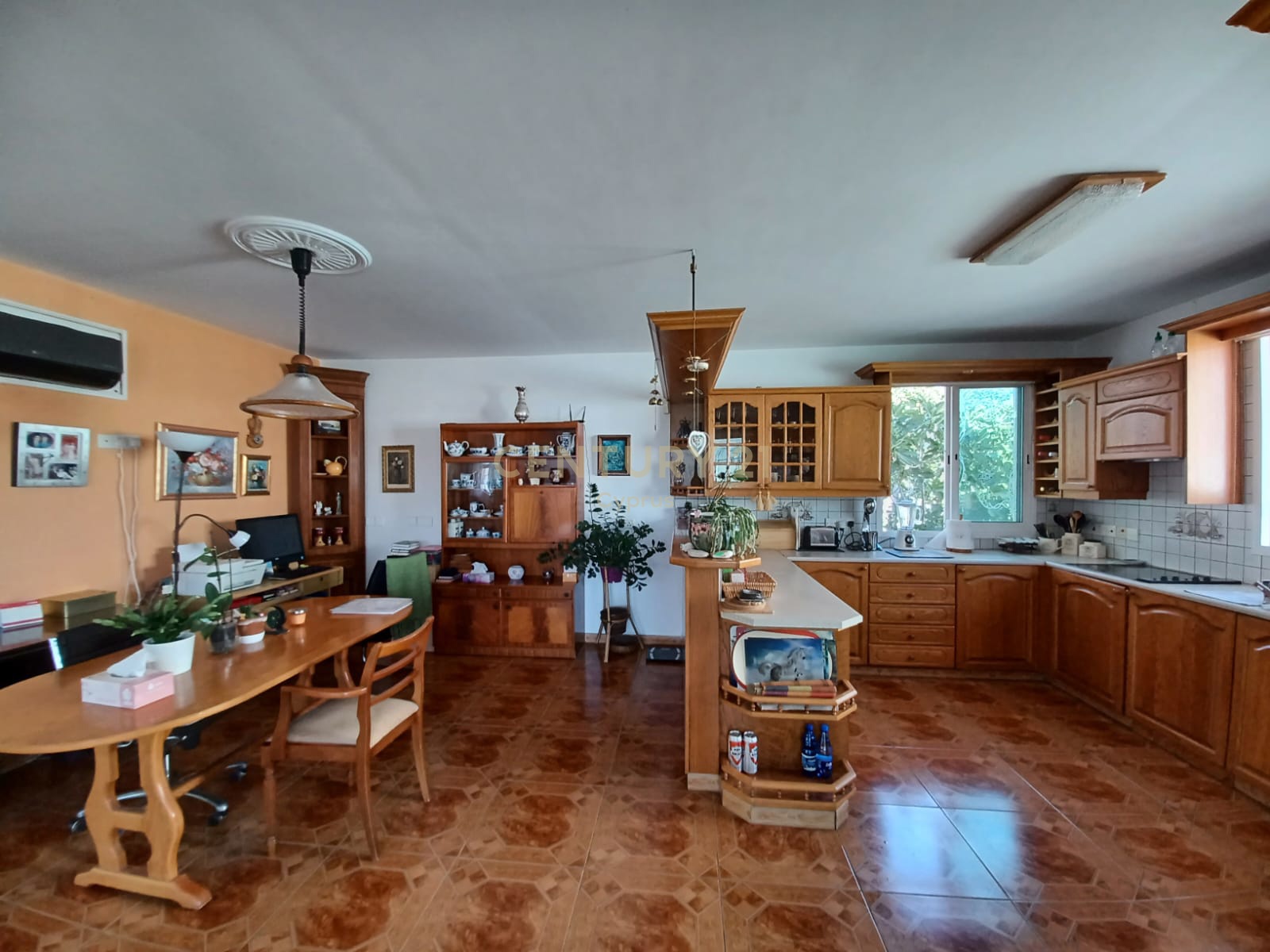 6 bedrooms Villa in Germasogeia, Limassol, Cyprus No. 53901