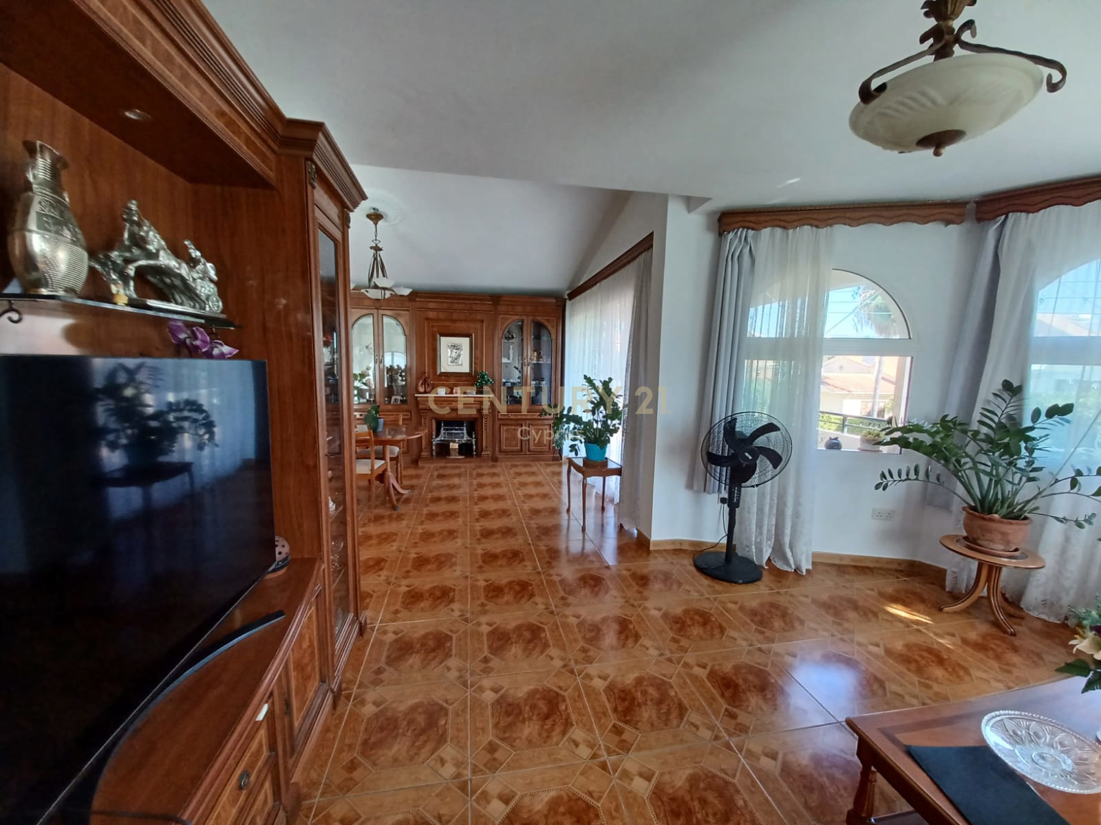 6 bedrooms Villa in Germasogeia, Limassol, Cyprus No. 53901