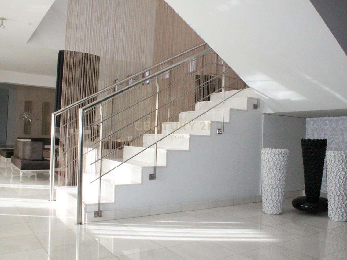 5 bedrooms Villa in Paphos, Cyprus No. 54288