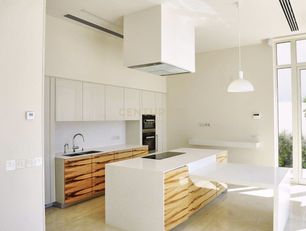 6 bedrooms Villa in Pervolia, Larnaka, Cyprus No. 53509