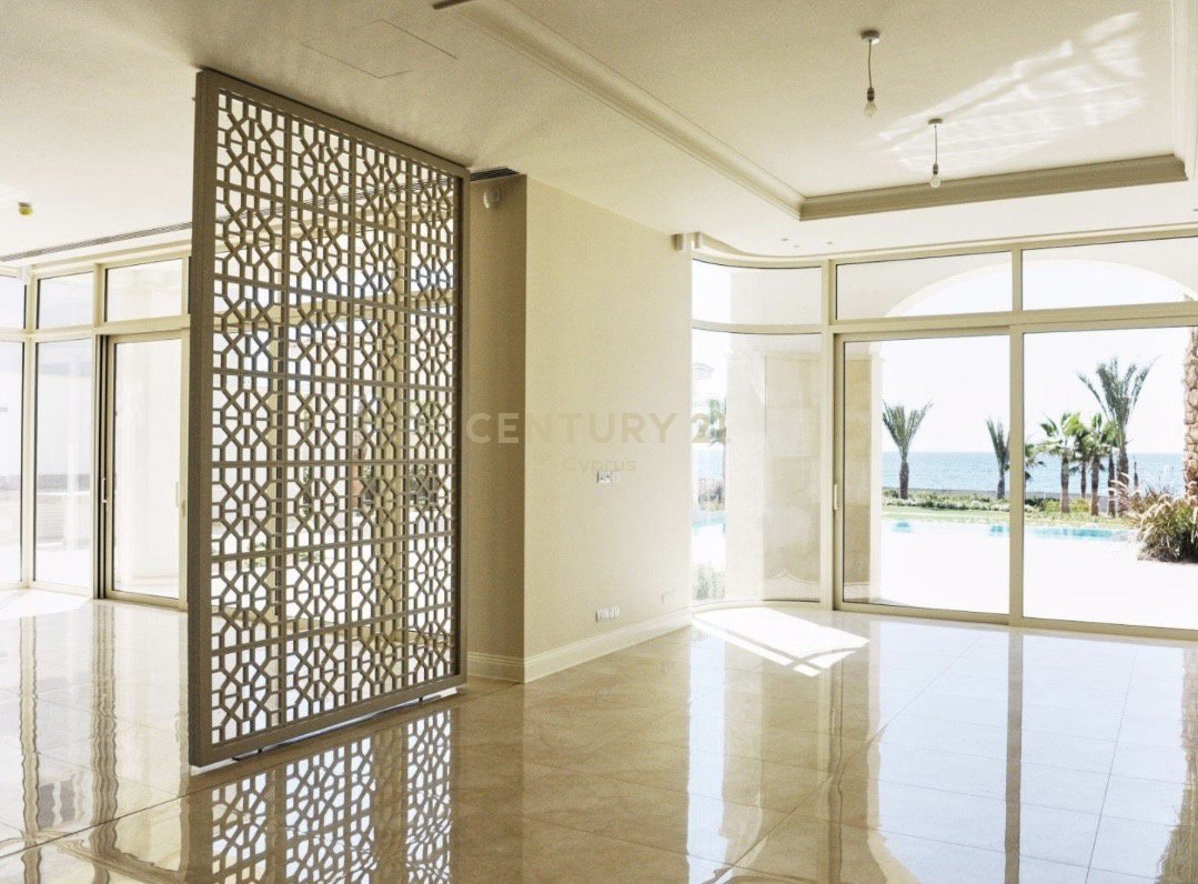 6 bedrooms Villa in Pervolia, Larnaka, Cyprus No. 53509