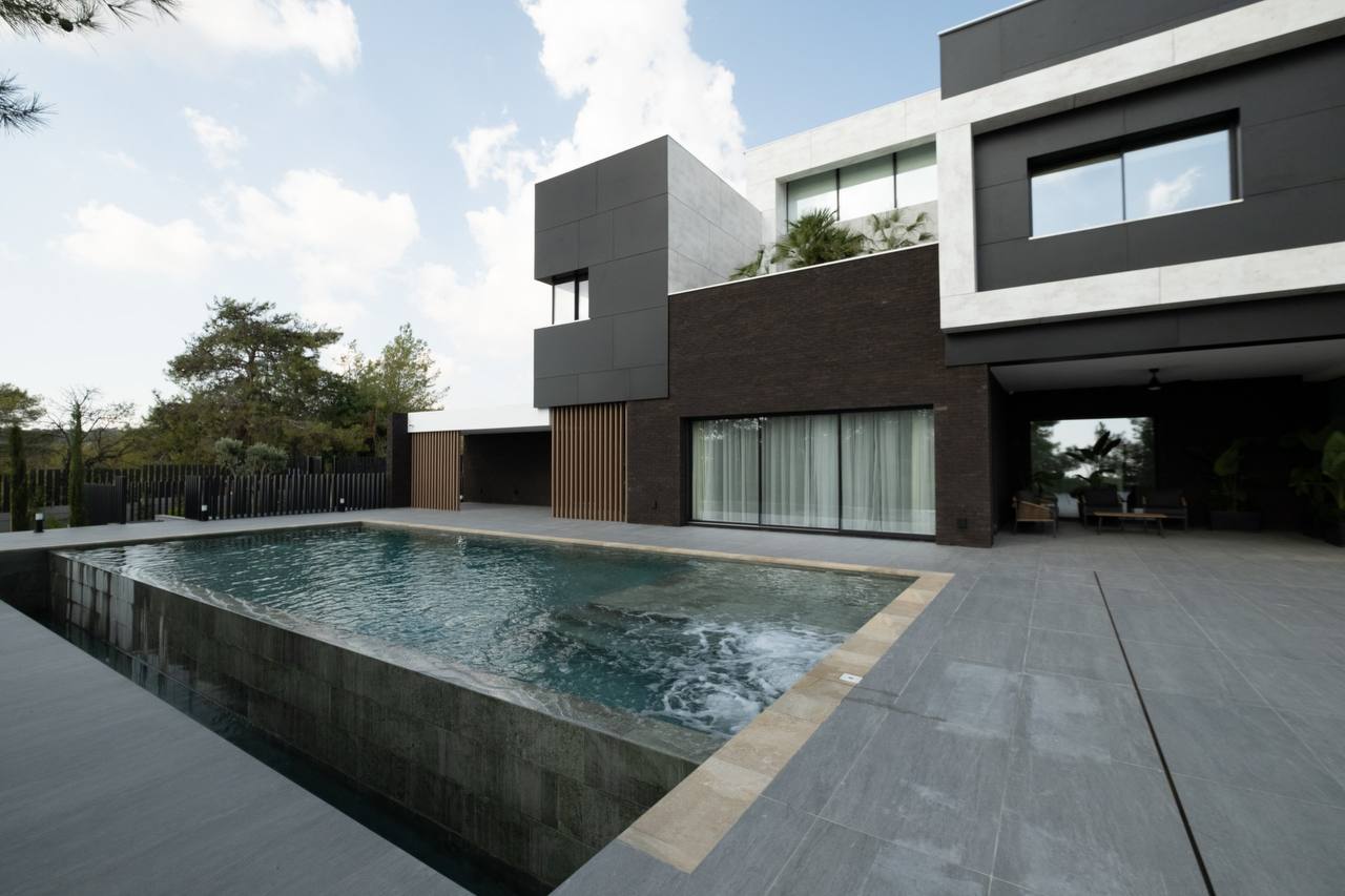7 bedrooms Villa in Souni–Zanatzia, Limassol, Cyprus No. 35735