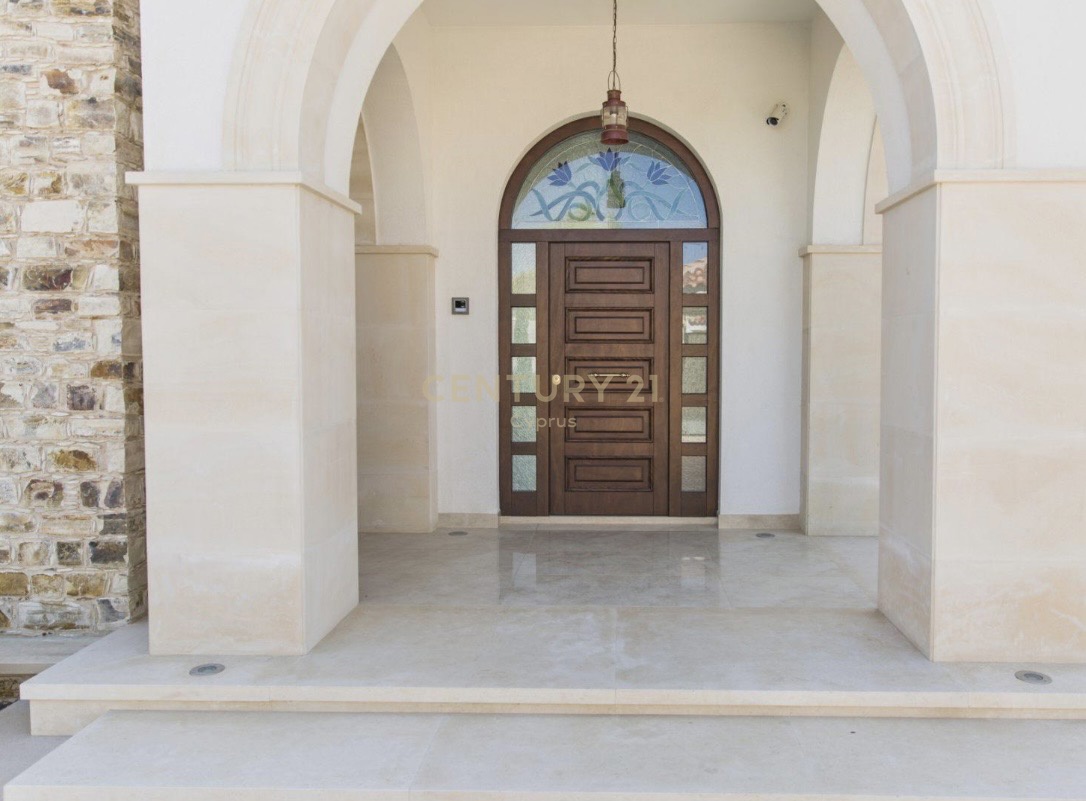 6 bedrooms Villa in Pervolia, Larnaka, Cyprus No. 53509