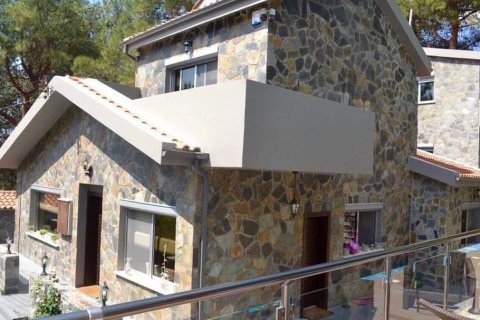 4 bedrooms Villa in Moniatis, Limassol, Cyprus No. 55703