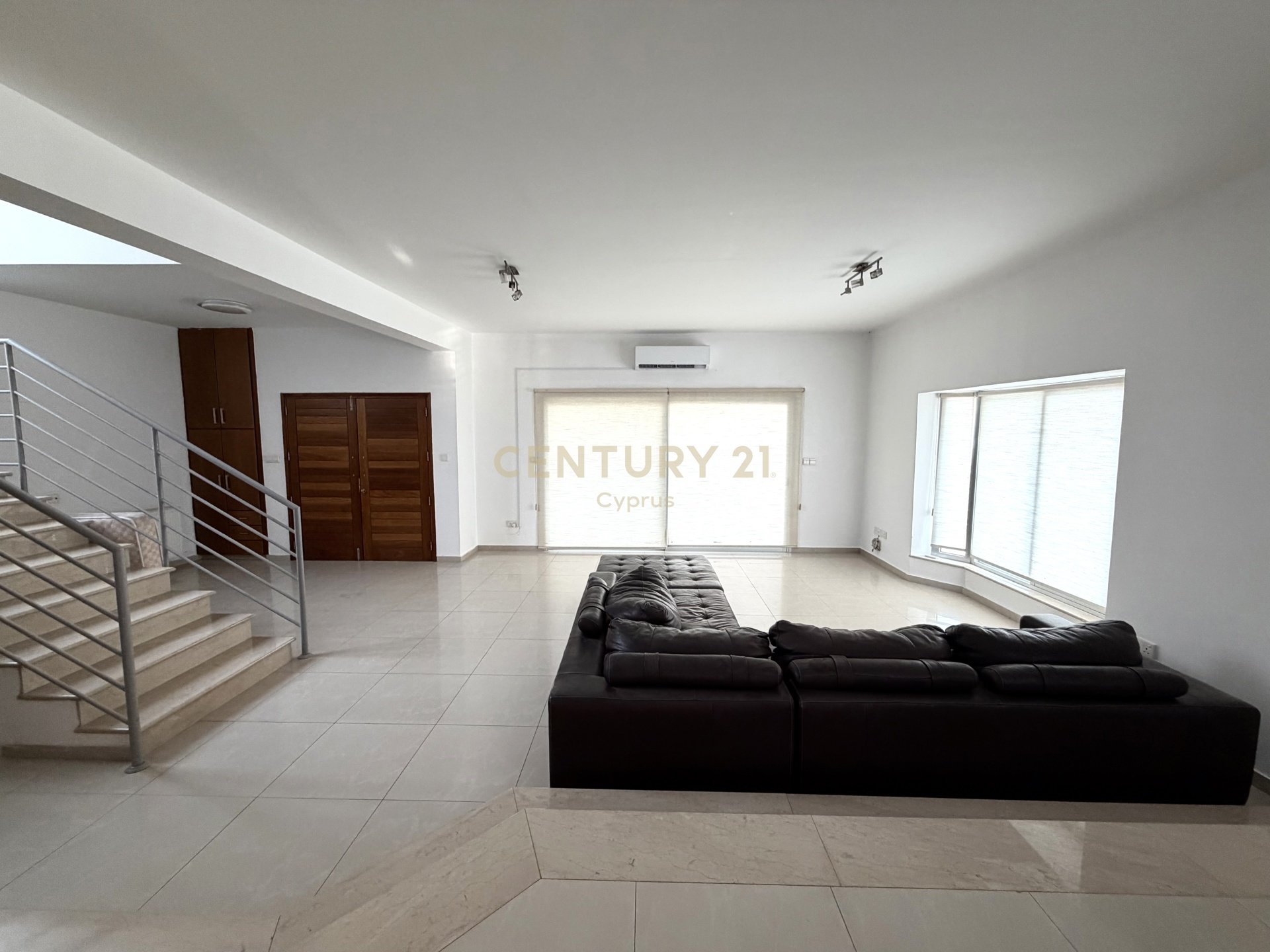 5 bedrooms Villa in Limassol, Cyprus No. 53518