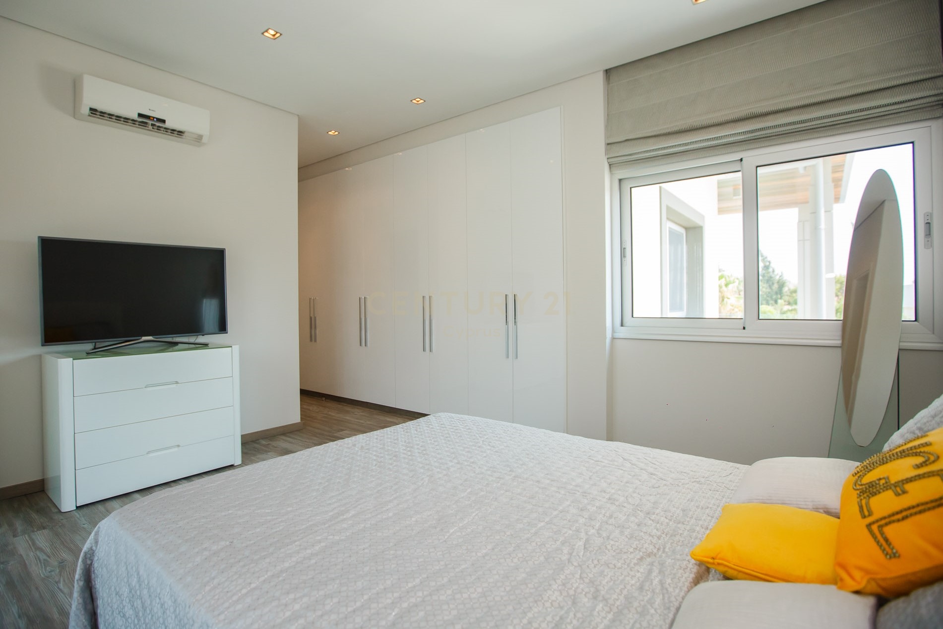 4 bedrooms Villa in Agios Tychonas, Limassol, Cyprus No. 53647