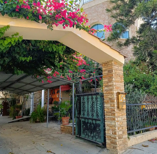6 bedrooms Villa in Germasogeia, Limassol, Cyprus No. 53901
