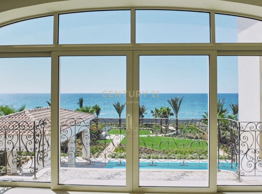 6 bedrooms Villa in Pervolia, Larnaka, Cyprus No. 53509
