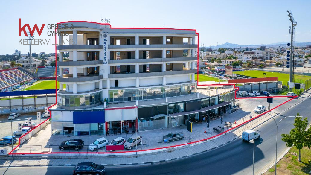 1m2 Local comercial en Larnaca, Larnaka, Chipre No. 39847