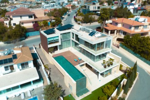 6 bedrooms Villa in Germasogeia, Limassol, Cyprus No. 32584