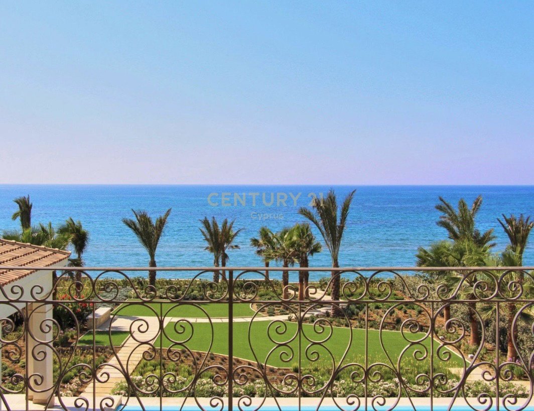 6 bedrooms Villa in Pervolia, Larnaka, Cyprus No. 53509