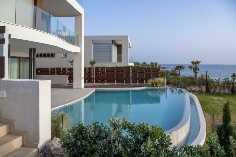 6 bedrooms Villa in Chloraka, Paphos, Cyprus No. 39384