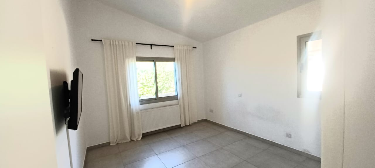3 bedrooms Bungalow in Paphos, Cyprus No. 57456