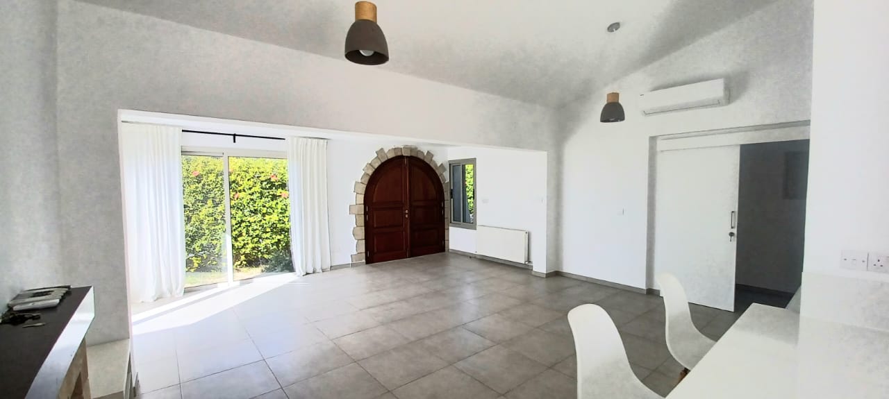 3 bedrooms Bungalow in Paphos, Cyprus No. 57456
