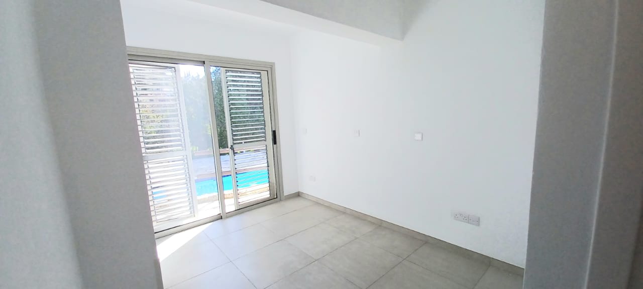 3 bedrooms Bungalow in Paphos, Cyprus No. 57456