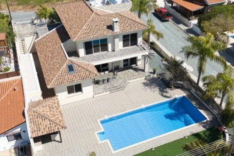 4 bedrooms Villa in Paramali, Limassol, Cyprus No. 55285
