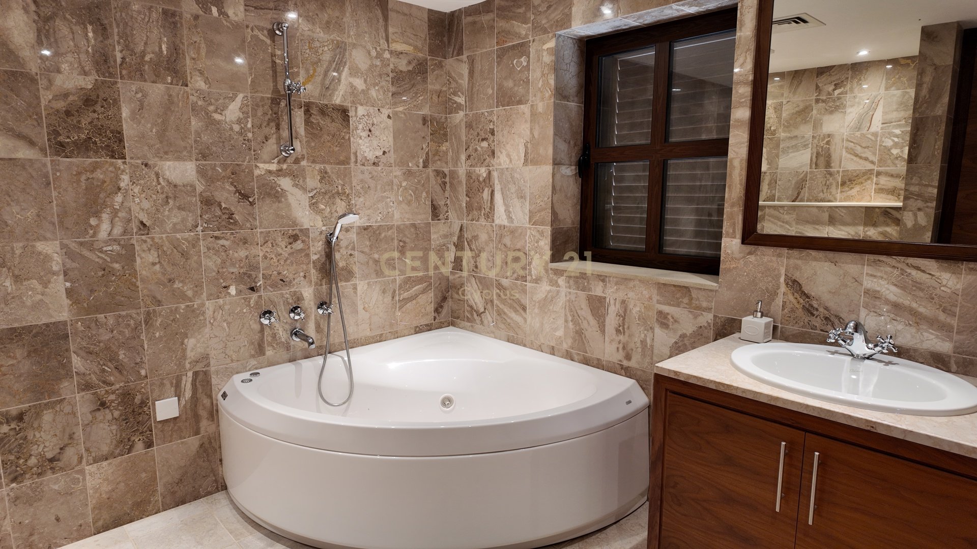 6 bedrooms Villa in Agios Tychonas, Limassol, Cyprus No. 53753