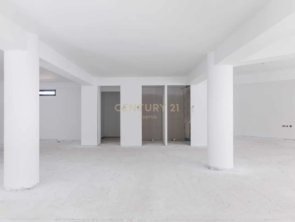 365m2 Tienda en Germasogeia, Limassol, Chipre No. 53796