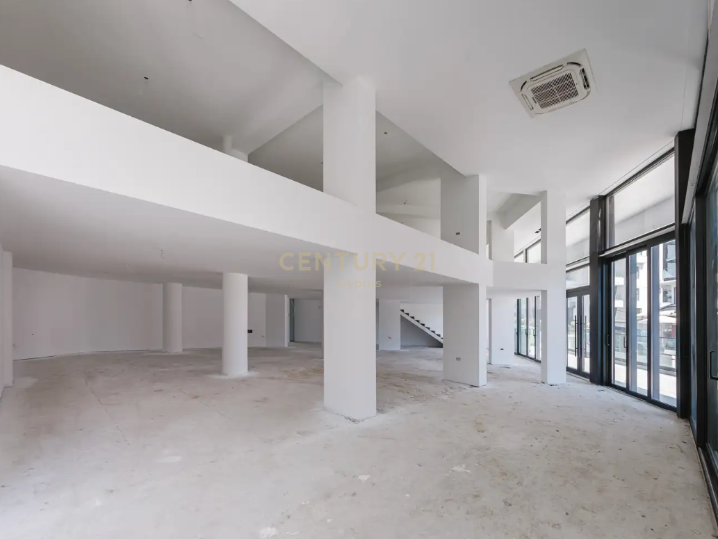 365m2 Tienda en Germasogeia, Limassol, Chipre No. 53796