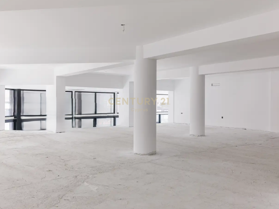 365m2 Tienda en Germasogeia, Limassol, Chipre No. 53796