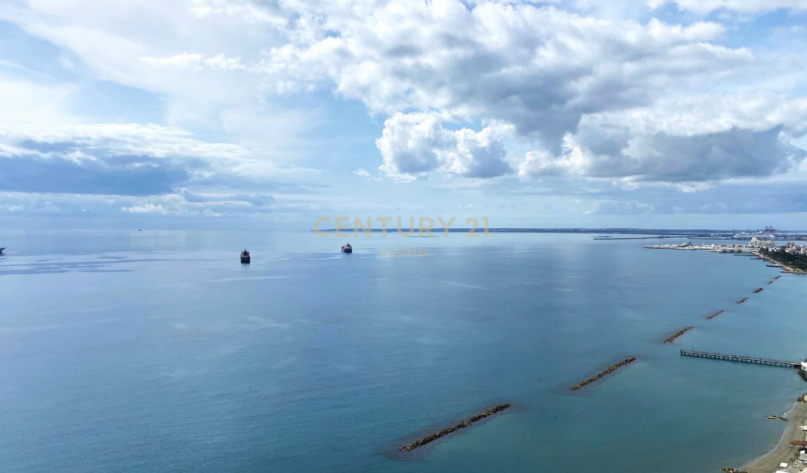 6 bedrooms Penthouse in Limassol, Cyprus No. 53482