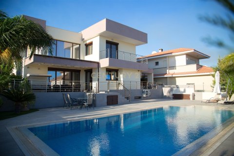 5 bedrooms Villa in Agios Athanasios, Limassol, Cyprus No. 55903