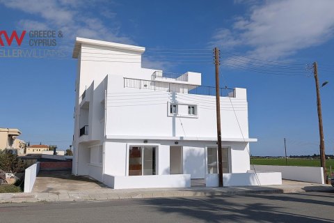 307m2 Local comercial en Kiti, Larnaka, Chipre No. 50664