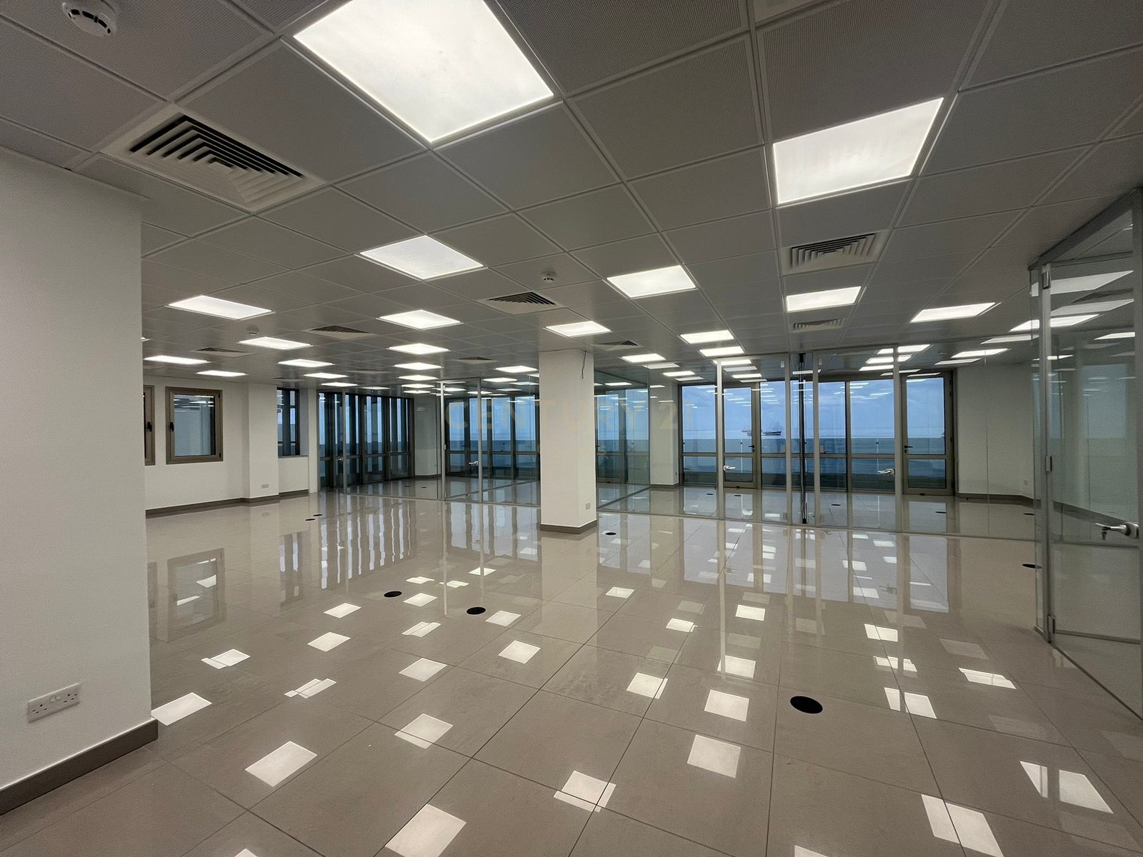 242m2 Oficina en Limassol, Chipre No. 54123