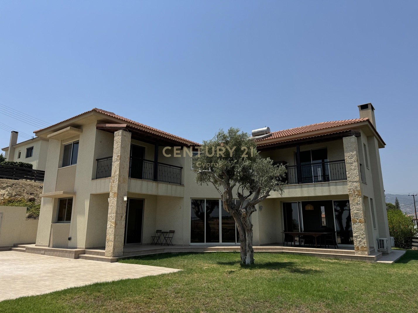 4 bedrooms Villa in Parekklisia, Limassol, Cyprus No. 54271