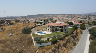 4 bedrooms Villa in Parekklisia, Limassol, Cyprus No. 54271